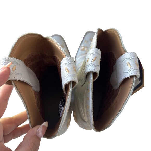 Brand New with Tags Boot Barn Dingo Ivory Embroidered Western Cowboy Boots - Picture 5 of 7